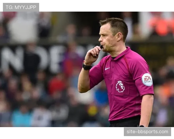 英超裁判心理压力分析 关键判罚时刻的决策机制